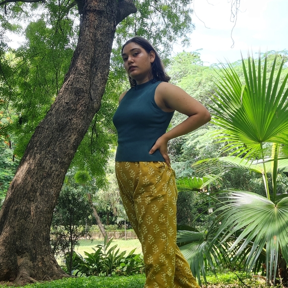 Knitted top in Castleton green - Picture 2 of 3